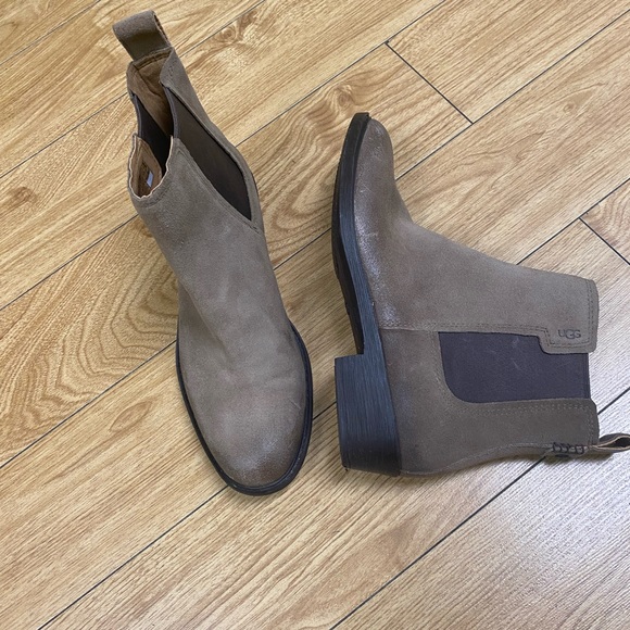 Uggs distressed lookleather boots size 9.5 - Picture 1 of 9